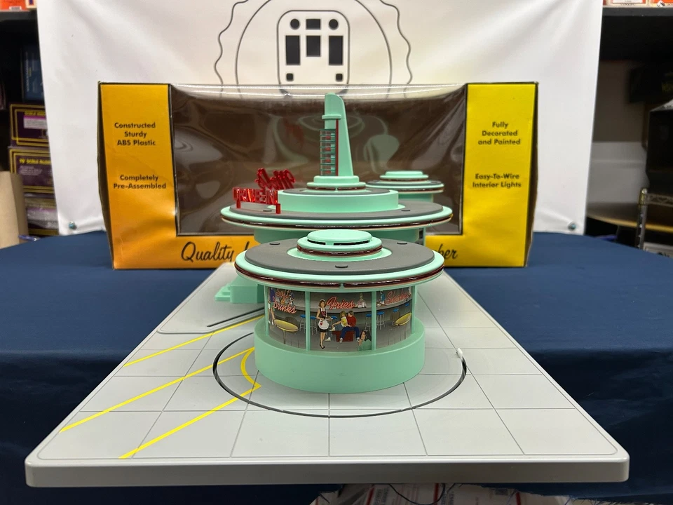 Mth Mel’s Operating Drive-In Diner Building 30-9105 - Image 2 of 4