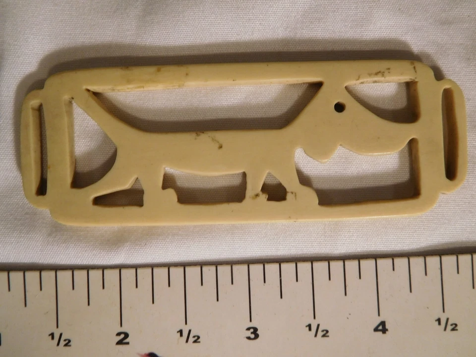 Hebilla de cinturón vintage para mujer Scottie Dog beige plástico temprano Foto 3 de 4