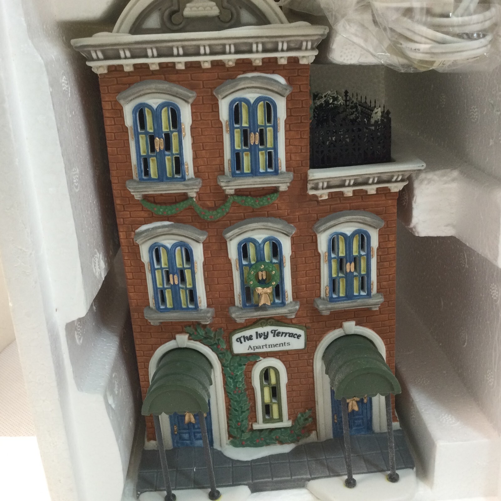 Department 56 IVY TERRACE APARTMENTS Christmas in City Series 58874