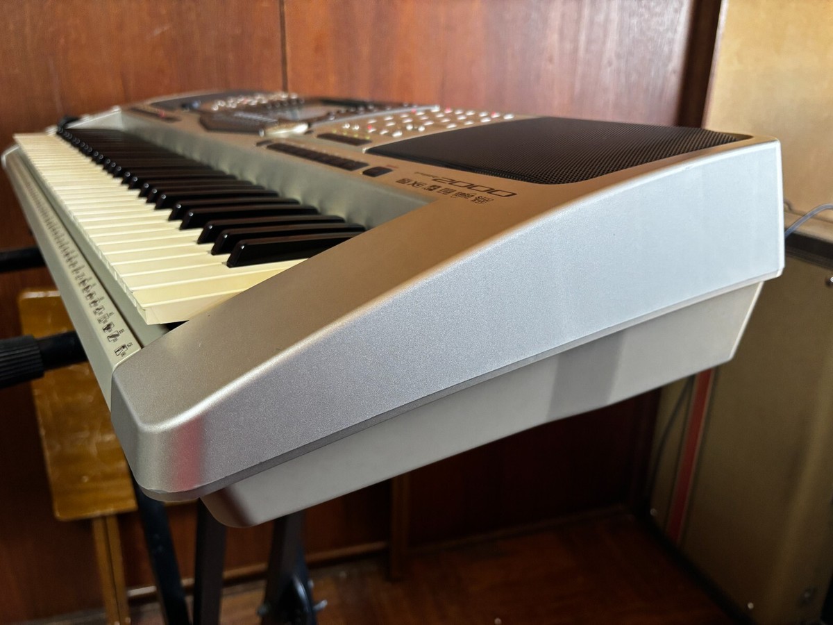 Yamaha PSR-2000 61 Key KEYBOARD WORKSTATION w/ gig bag, power