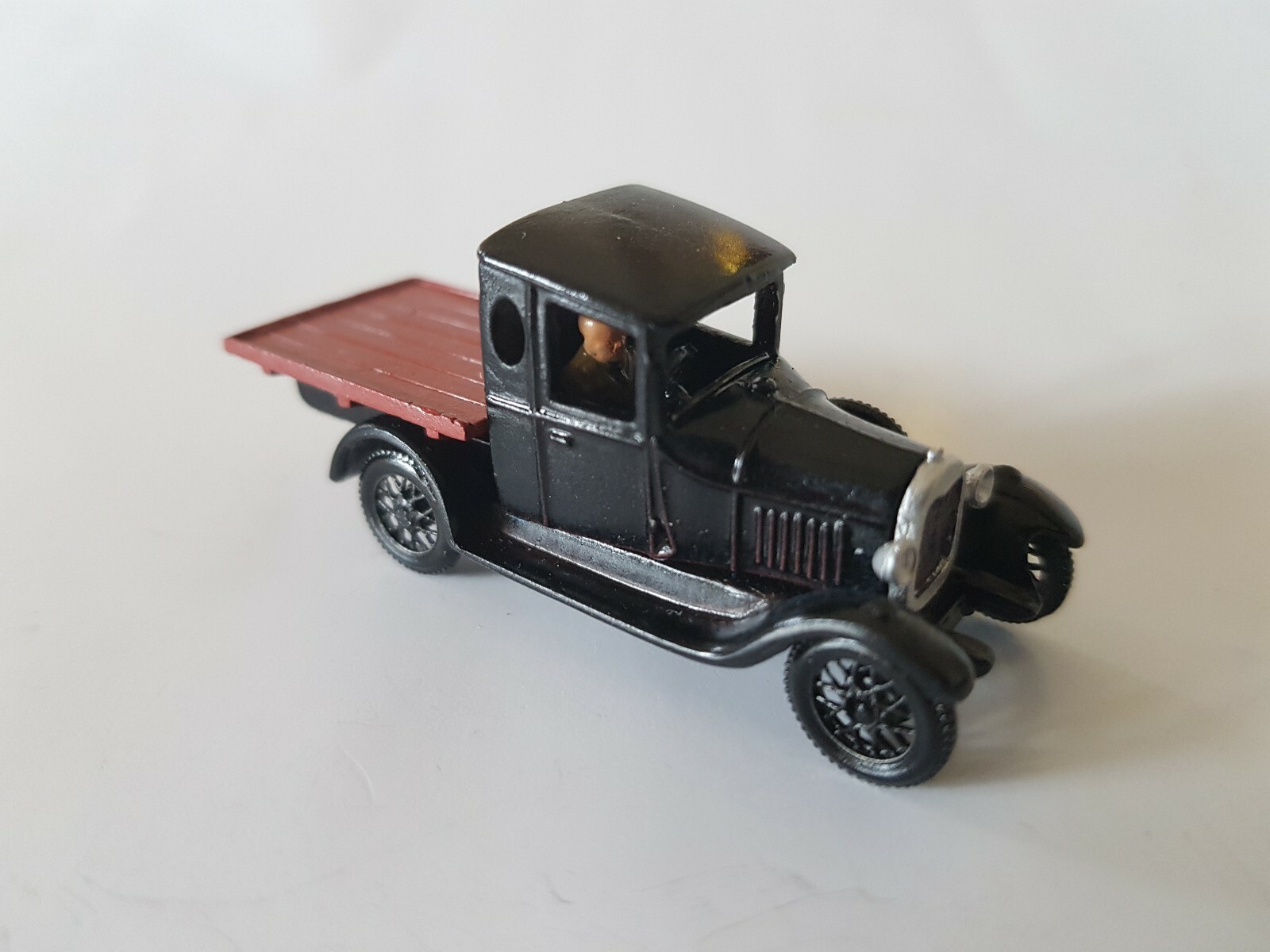 OO GAUGE 1930 PREWAR FORD FLAT BED TRUCK / LORRY / VAN 1/76 4MM METAL