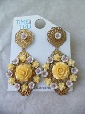 Yellow Rose Large  Small Plastic Flowers Dangle Goldtone Pierced Earrings  NEW