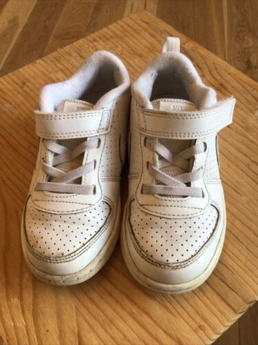 Nike weiße Baby Turnschuhe Größe 8,5 Stretchschuhe gepolstert - Bild 1 von 6