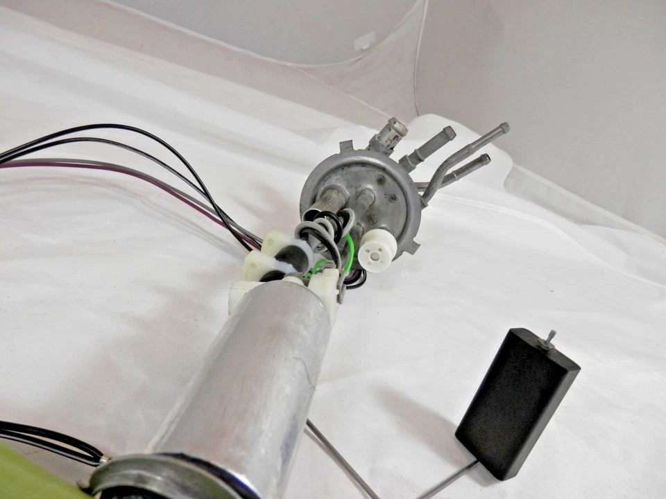 Оригинальный отправитель топливного бака 1985-1991 Chevy GMC S10 S15 13 галлонов 25093919 от оригинального производителя - Изображение 3 из 4