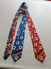 2 knallige Krawatten mit Fußballmotiv rot & ...