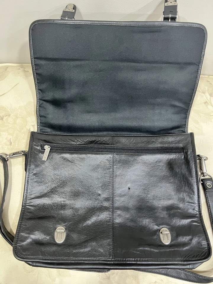 Kenneth Cole Reaction - Image 3 of 4