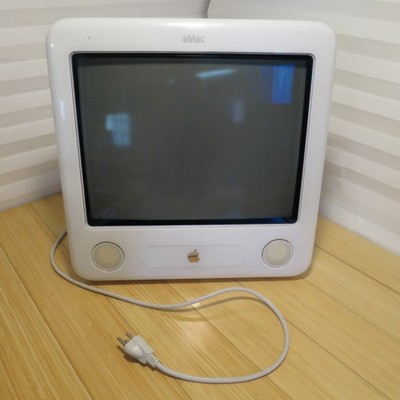 2003 Apple eMac A1002 CRT 1GHz PowerPC G4 - 512MB RAM, 75GB HDD with OSX 10.5.8