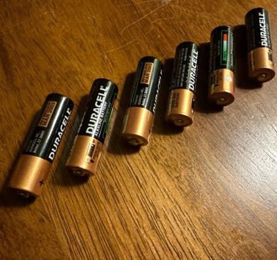 Duracell PowerCheck Power Check Meter 6 AA Batteries - No Corrosion, SOLD AS IS