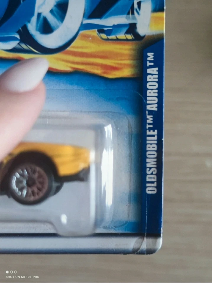 Hot Wheels Oldsmobile Aurora- 2001 collector Nr. 240 - Immagine 3 di 4