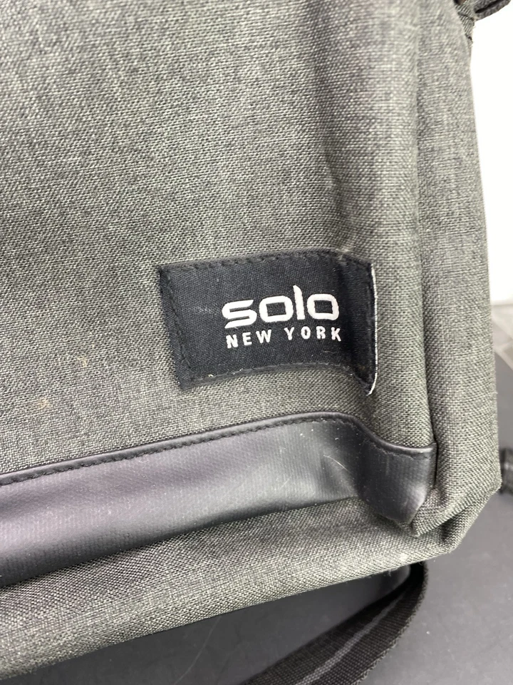 Mochila Maletín Híbrido Solo New York Se Adapta a Laptop 15.6” Gris Duradero Usada Foto 3 de 4