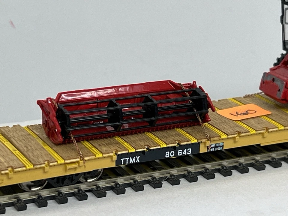 Scaletrains 68’ Ralphstrains custom TTMX 80643 CASE IH 1660 Combine 1/87 - Image 3 of 4