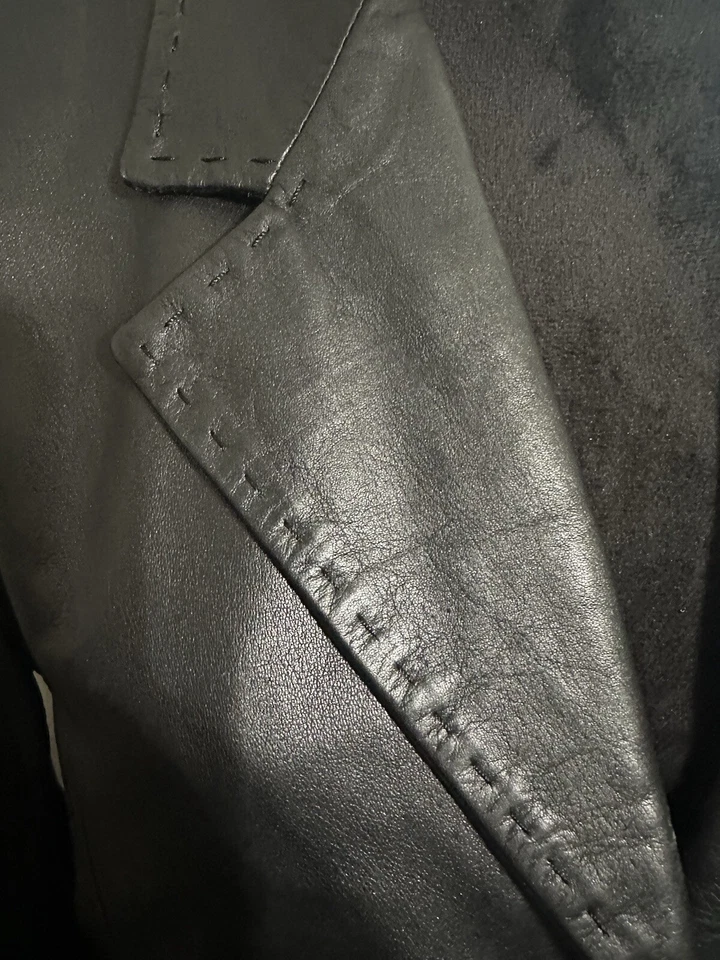 Abrigo grande de cuero negro Donald J Pliner Foto 4 de 4