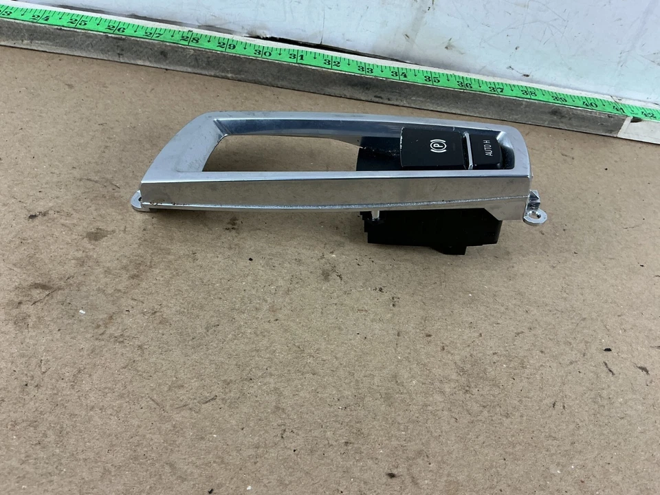 Interruptor electrónico de freno de estacionamiento BMW 740i 740Li 2010-2015 con moldura 9189064 OEM Foto 2 de 4