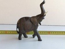 45) elefantino portafortuna in legno (molto pesante) e zanne in osso