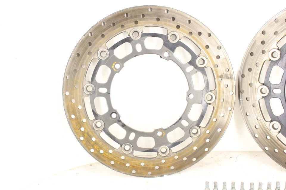 Yamaha YZF R6 2009 ROTORES DE FRENO DELANTEROS IZQUIERDO DERECHO DISCOS 13S-2581T-00-00 Foto 3 de 4