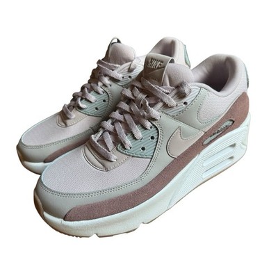 Nike Women's Sz Air Max 90 LV8 Light Iron Ore Platinum Violet