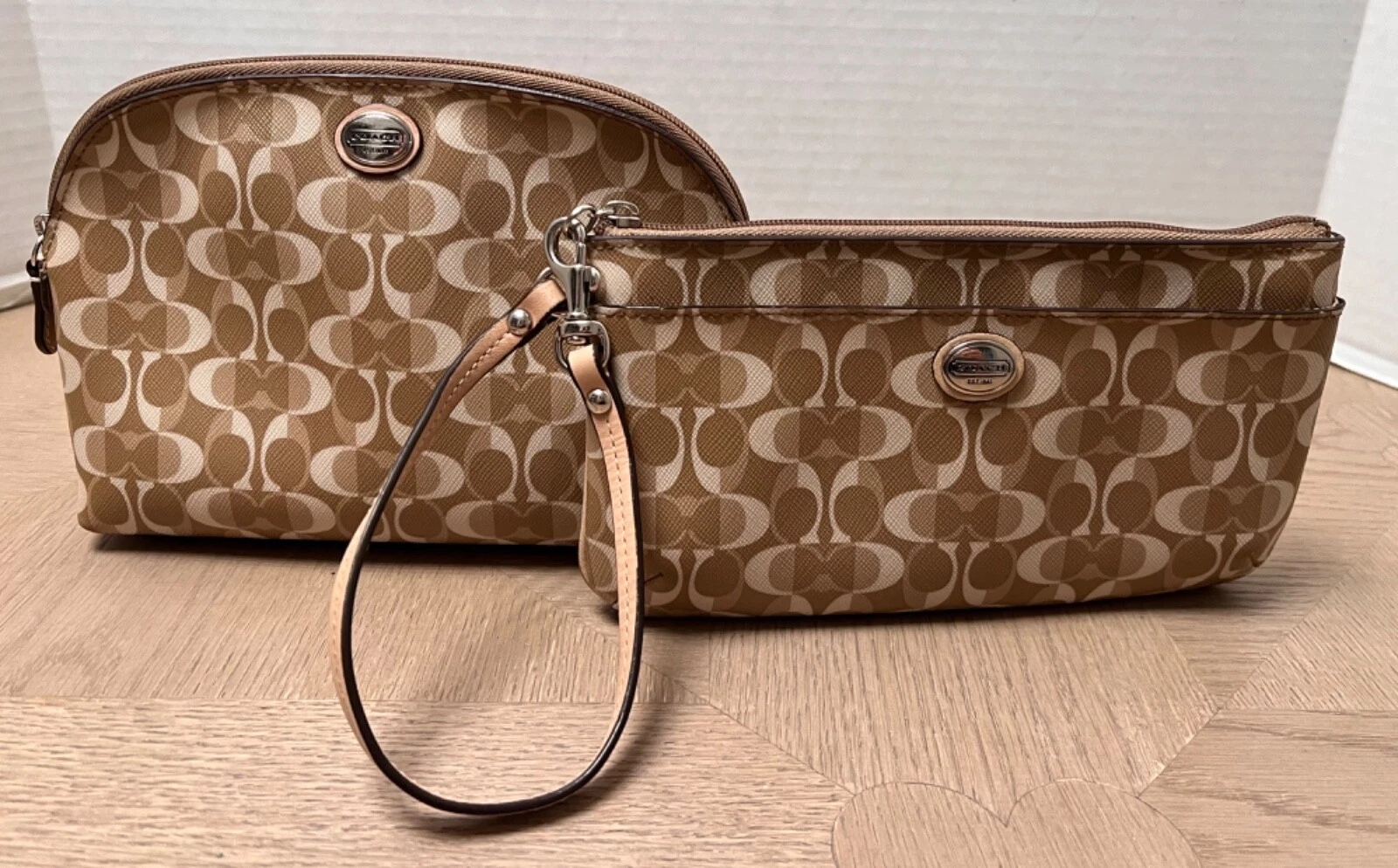 Coach Dream Wristlet pochette rivestita in tela portafoglio organizer e borsa cosmetica usata in ottime condizioni