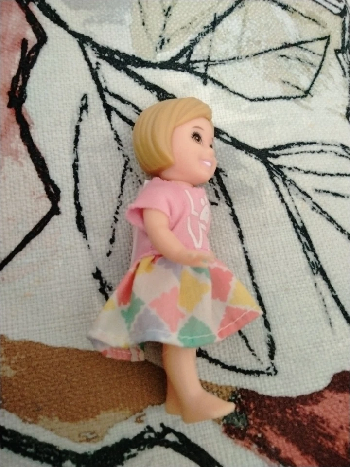 Boneca Barbie Kelly loira 2015 cabelo moldado  - Imagem 3 de 4