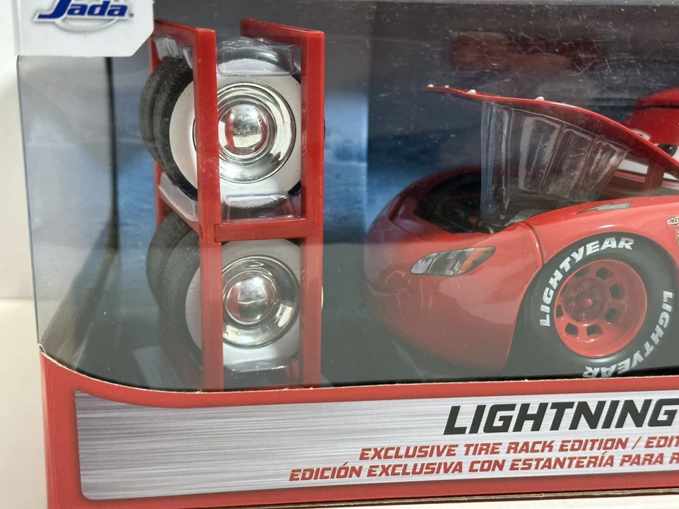 JADA DISNEY PIXAR CARS LIGHTNING MCQUEEN 1/24 DIECAST with TIRE RACK 97751 #95 - Image 4 of 4