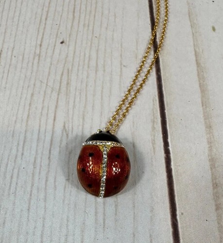 24K Electroplated Metropolitan Museum Of Art Lady Bug Pendant With Chain - Picture 7 of 10
