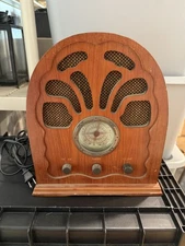 Excalibur RD61 Vintage Style Cathedral AM/FM Tabletop Radio Modern Reproduction