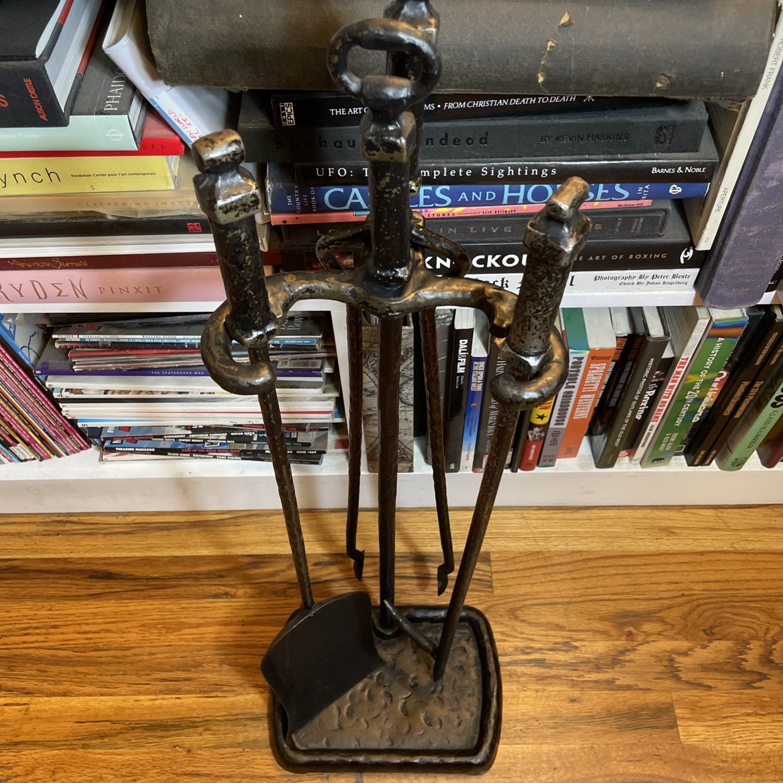 Antique CAHILL IRON Arts Crafts Hand Forged Hammered Fireplace Tool Set + Stand