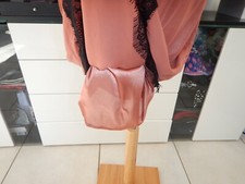 GILET ZARA SANS MANCHES COURT BRODÉ Taille. M. Et. XL Gilet sans GILET ZARA SANS MANCHES COURT BRODÉ Taille. M. Et. XL Gilet sans