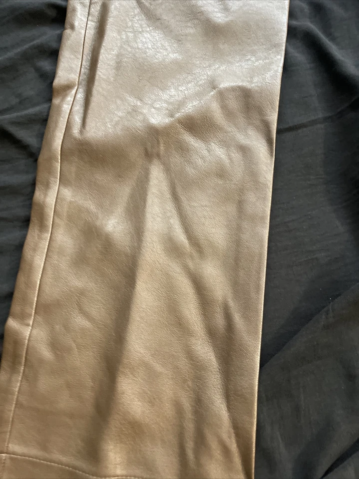 Pantalones de mujer Miss Lola de imitación de cuero talla pequeña Foto 2 de 4