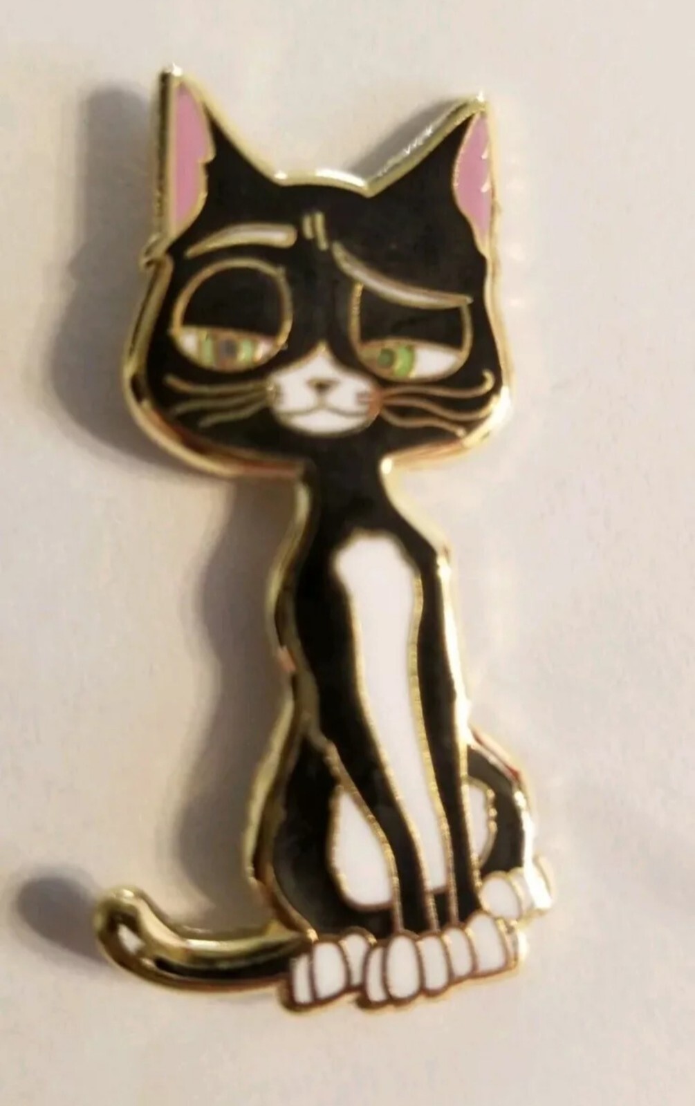 Fantasy Disney Pin - Mittens From Bolt. Limited Edition