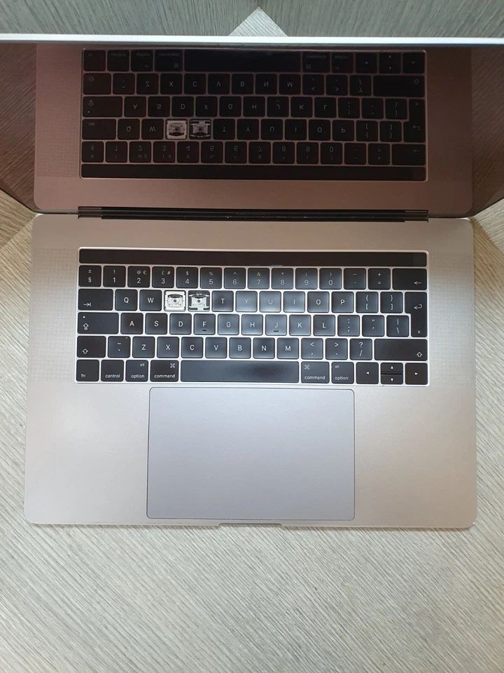 A1707 Apple MacBook Pro 15" i7 16GB 256GB Silver Monterey 2016 Grade D EA0612 - Image 2 of 4