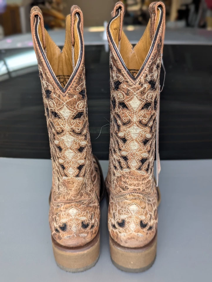 Bota CORRAL Mujer Marrón Incrustación y Bordados Florados y Tachuelas (A3648-LD) Foto 4 de 4