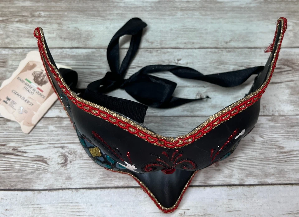 Máscara de mascarada pintada a mano hecha en Venecia Italia muelle 1 importaciones con etiquetas rojas Foto 2 de 4