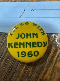 POLITICAL PINBACK BUTTON RARE JOHN KENNEDY 1960 SLOGAN BUTTON