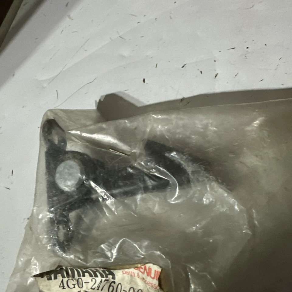 CAMPA PALANCA ASIENTO YAMAHA ORIGINAL 4G0-24760-00 XJ550 1981 - 1983 Foto 2 de 4