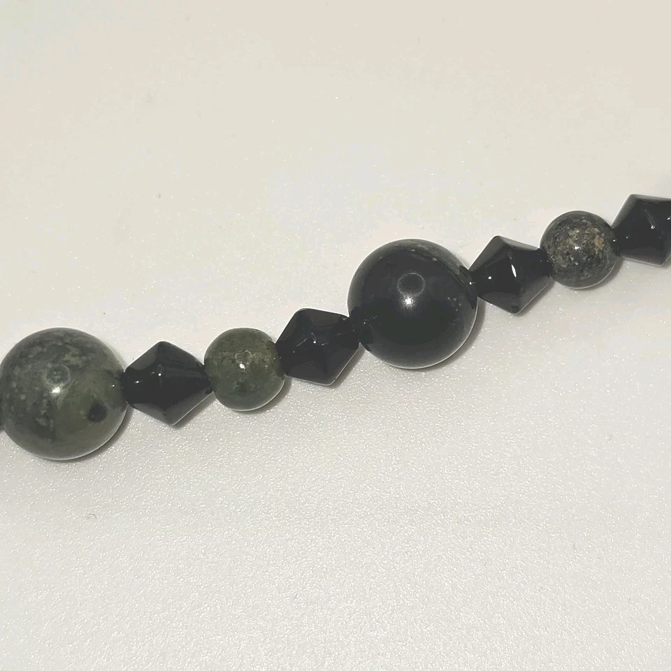 Collar con cuentas de vidrio facetado gris verde y negro 26" 925 broche probado Foto 3 de 4