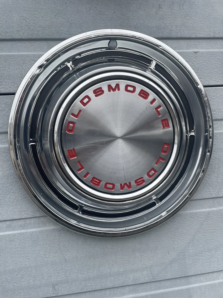 1968 Oldsmobile F85  Dynamic 88 14” Set Of 4 Used Hubcaps Beautiful Red Accents  - Image 4 of 4