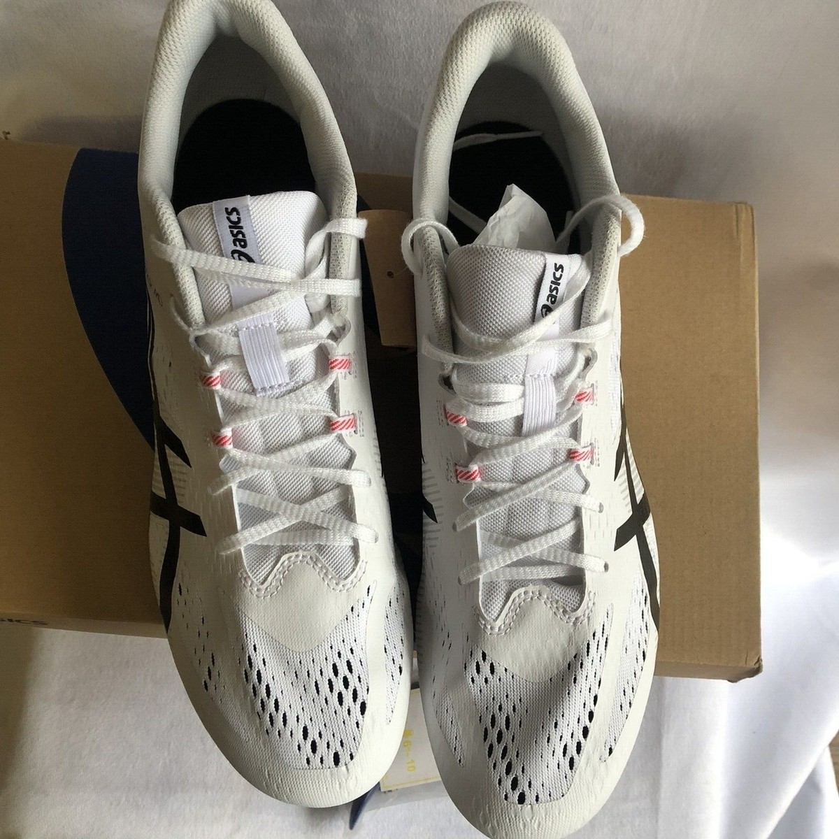 NIB Asics Hyper MD 8, White & Black Track Cleats, Shoes, Mid  display picture 3