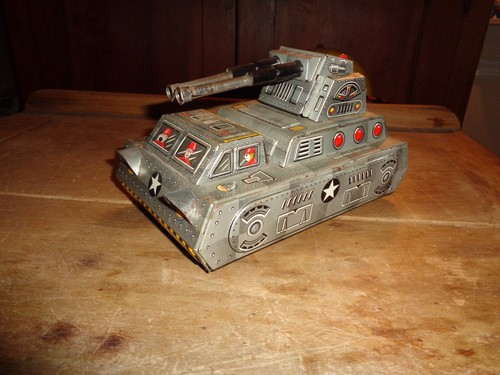 Vintage Tin Litho Toy Military Tank with Gunner MS847 Missing Key As Is
