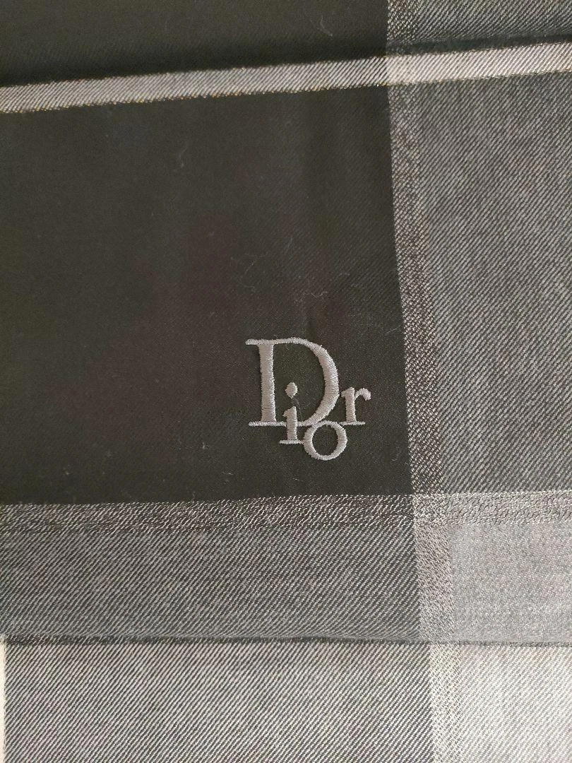 Foulard châle Dior 150x150cm carré soie accessoires mode