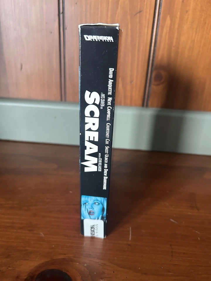 Scream VHS Drew Barrymore Cover Blue Variant W/ Inserts Foto 4 de 4