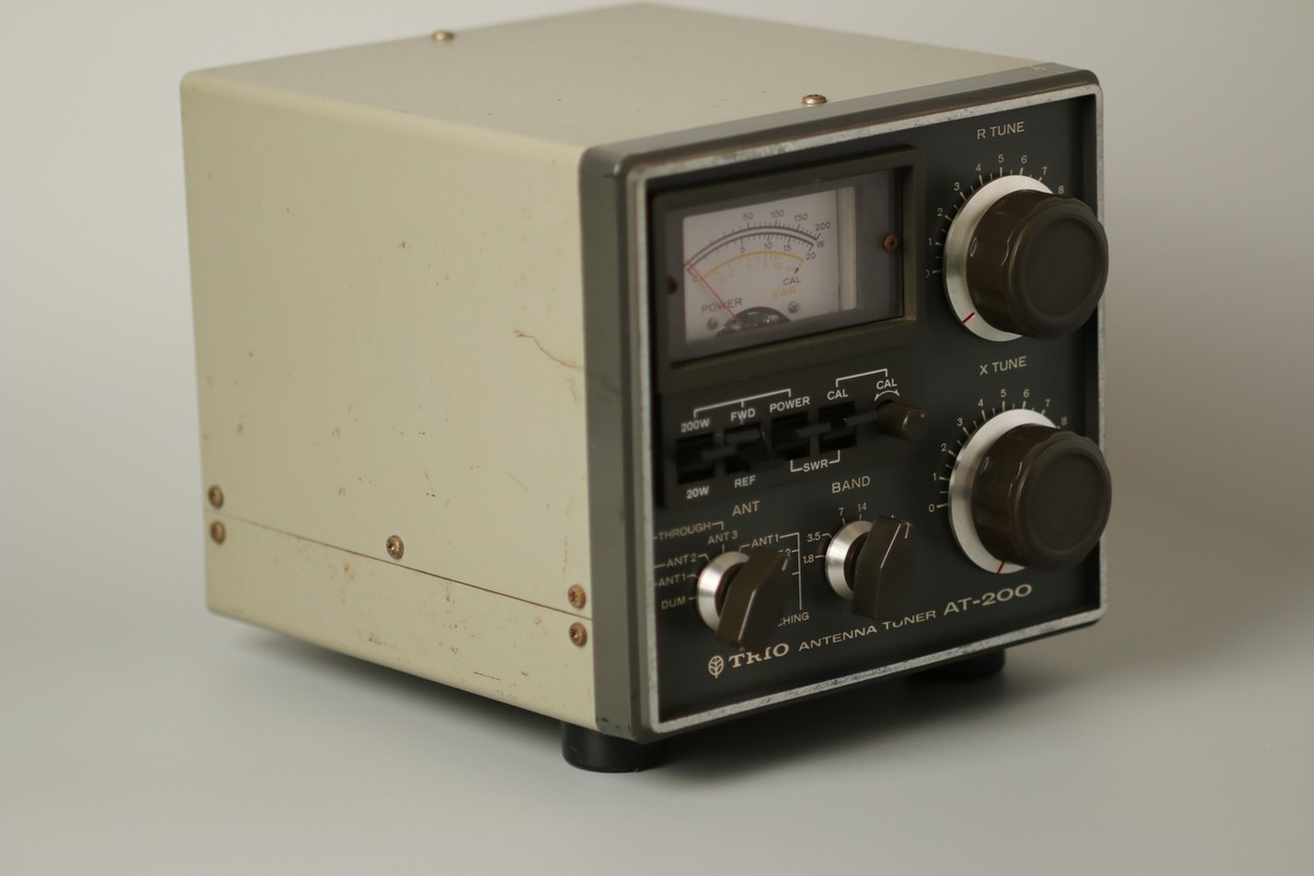 TRIO アンテナチューナー　ＡＴ－２００ Kenwood TRIO AT-200 Ham Radio Antenna Tuner HF 1.8～28MHz