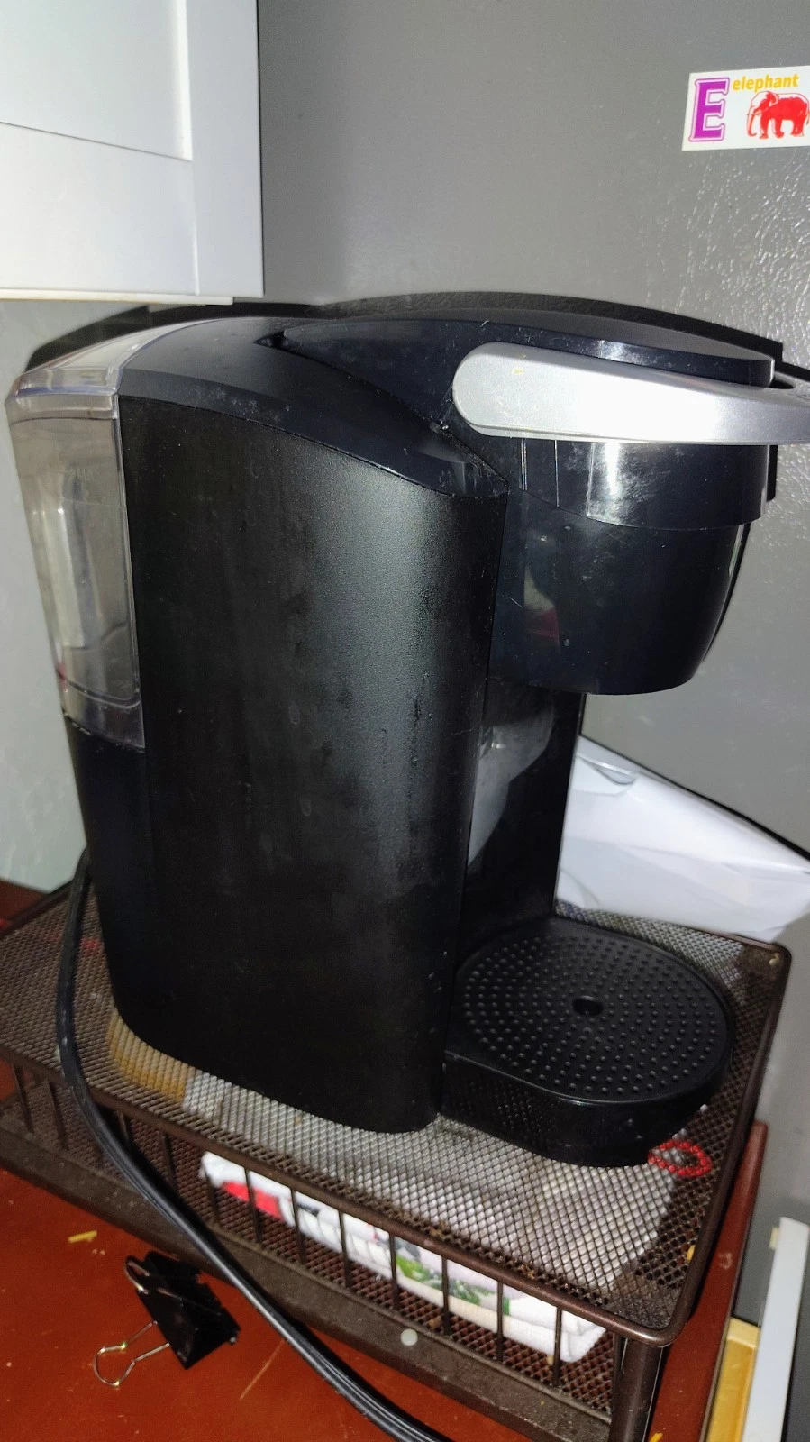 Keurig Coffee Maker Works Like A Charm. Comes w/ The Coffee Pods