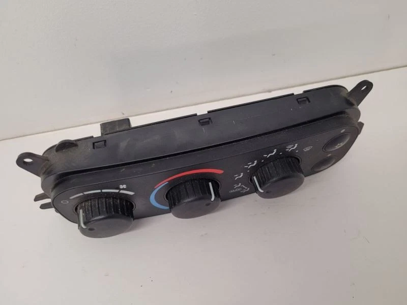 Control de temperatura Dodge Dakota 2002 con vidrio trasero sin calefacción 55056247AA Foto 4 de 4