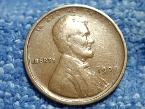 SCARCE LINCOLN CENT: 1909-P FIRST YEAR COIN! IN VERY GOOD CONDITION!