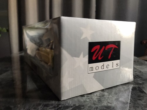 UT Models 1:18 Ferrari F355 Spider. - Picture 10 of 11