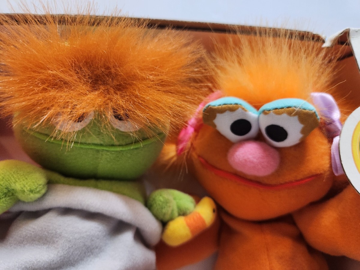 Vtg Sesame Street Beans Elmo, Oscar and Zoe In Box 1997 Tyco