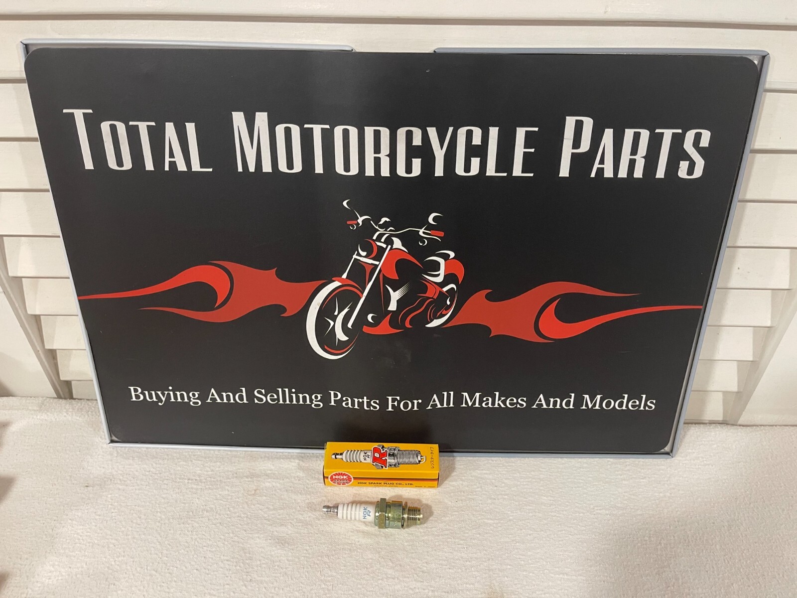 NGK Spark Plug BR8HS 4322 NOS Part