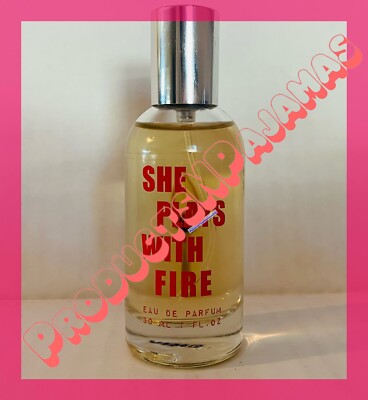 Steve Madden SHE PLAYS WITH FIRE Eau de Parfum