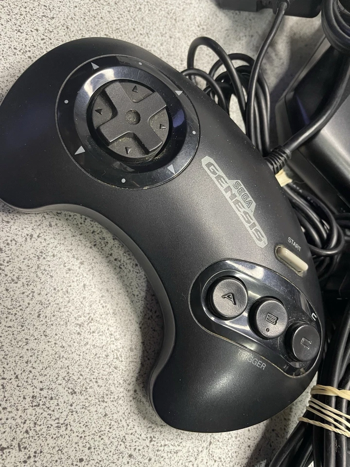 Sega Genesis Console - Model 2 MK-1631 - TESTED & Working !2 Controllers/sonic 2 - Image 3 of 4