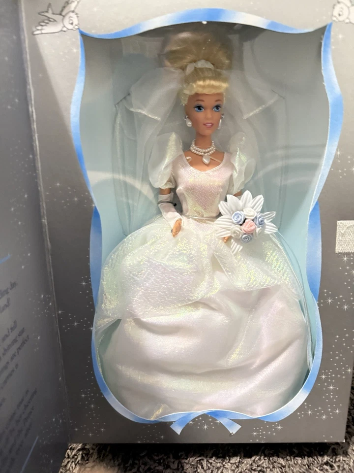 Muñeca de boda Cenicienta 45 aniversario Walt Disney 1995 Mattel/NRFB/NUEVA EN CAJA/excelente estado Foto 2 de 4